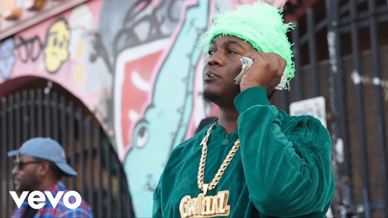 10Tik – Squeeze Benz (Official Music Video) is brand new, you seen it?
